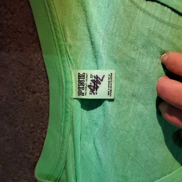 Victoria Secret PINK xs v neck tshirt - Picture 2 of 3